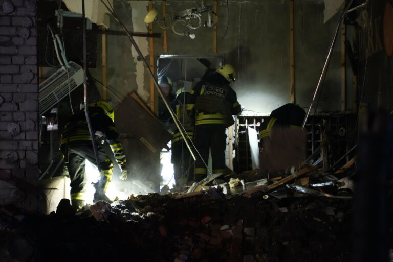 Russian Army Hit Kharkiv Hotel: Journalists and Aid Workers Hub Destroyed – Photos
