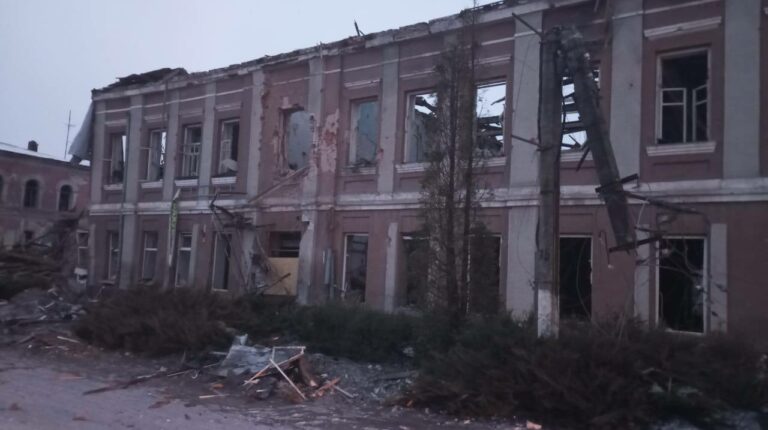 У селі Малий Бурлук через російський обстріл загинула людина та поранено двоє дітей
