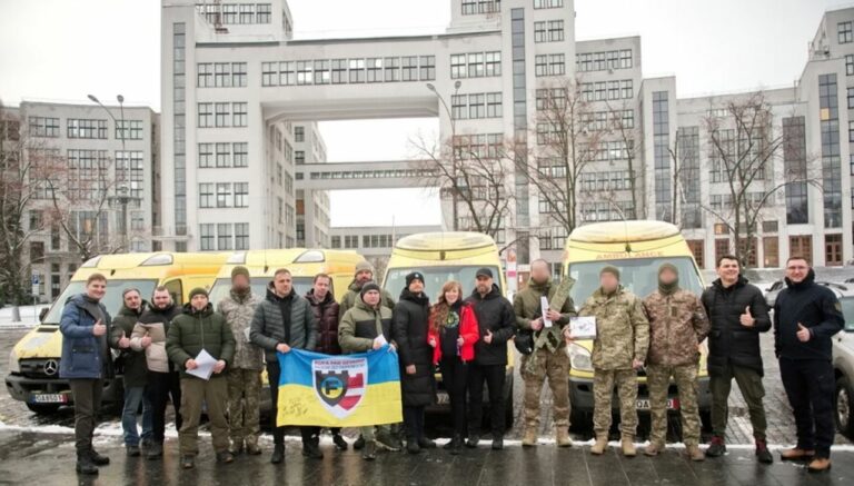 Українські захисники отримали машини «швидкої» від Харківщини та Латвії