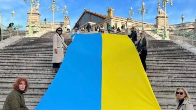 Фейк. У Франції спаплюжили 20-метровий прапор України