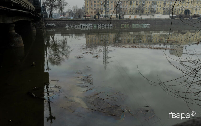 Очищено ґрунт на п’яти вулицях: Синєгубов розповів як ліквідовують наслідки ударів по нафтобазі в Харкові