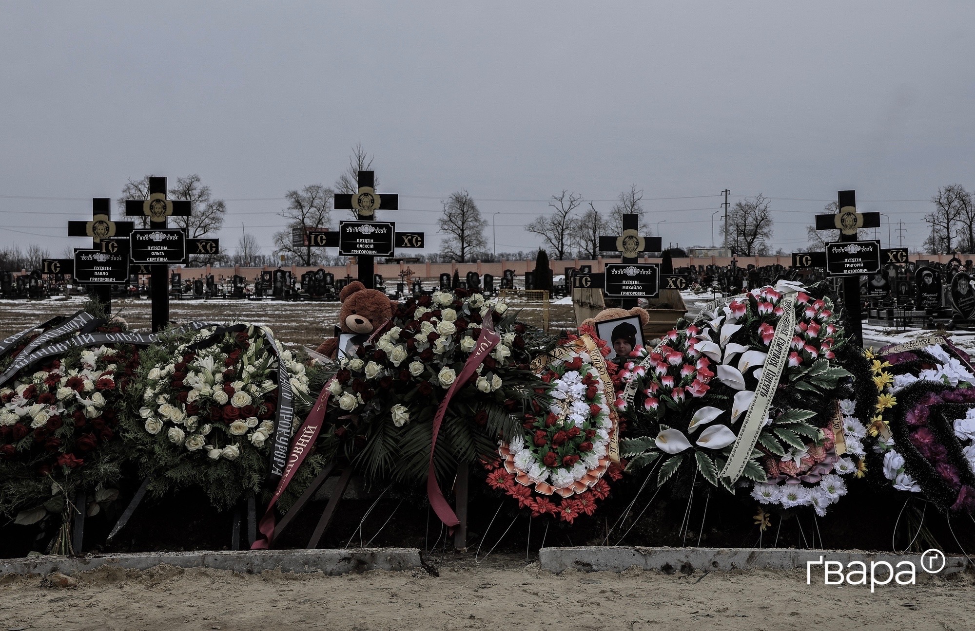 У Харкові поховали сім'ю, яка загинула внаслідок обстрілу 9 лютого