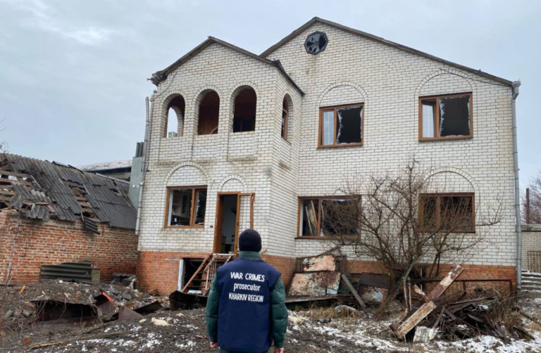 Правоохоронці показали наслідки обстрілу Люботина на Харківщині