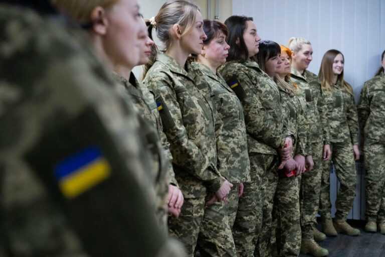 У Збройних Силах вперше почали видавати жіночу військову форму