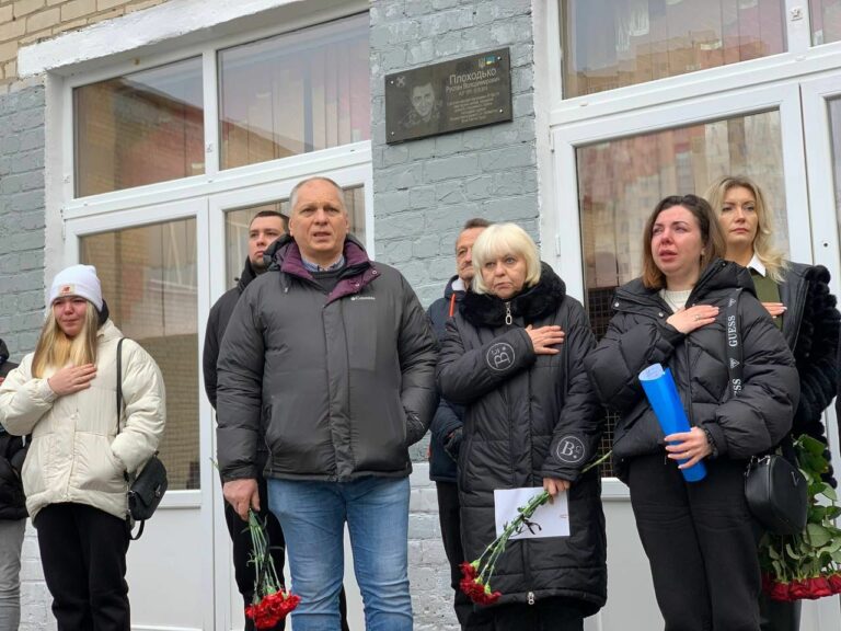 У Харківській школі відкрили меморіальну дошку загиблому військовому