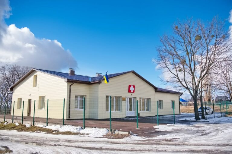 У ХОВА показали відновлену амбулаторію в селі на Харківщині