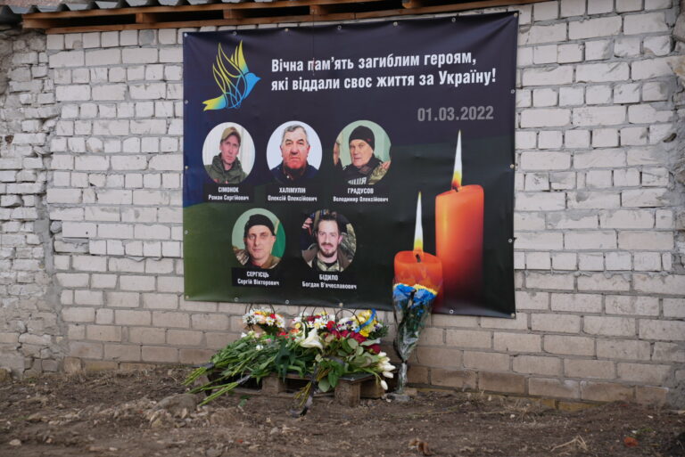 Друга річниця удару Росії по будівлі ОДА в Харкові: у місті вшанували пам’ять загиблих