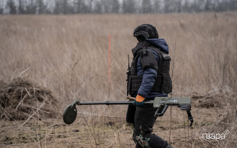В Україні запускають новий проєкт з розмінування «Безпечне поле»