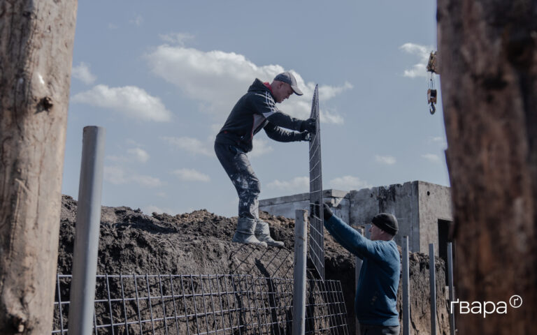 Траншеї, окопи та бетонні укриття. Як у Харківській області будують фортифікації — фото