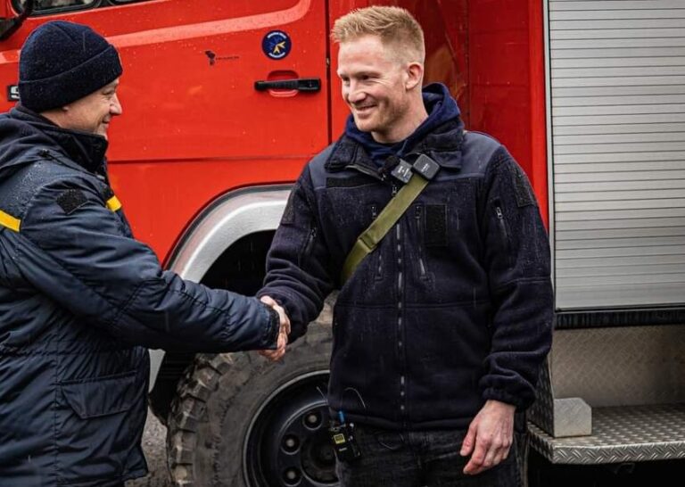 Харківські рятувальники отримали пожежний автомобіль від німецького волонтера
