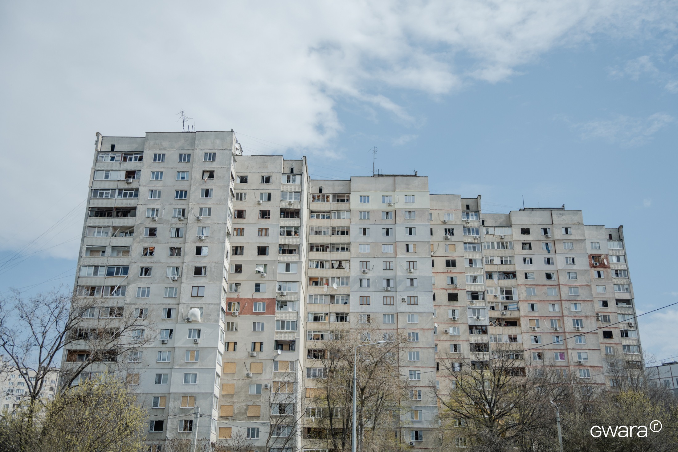 Building damaged by Russian missile strike on Shevchenkivskyi district of Kharkiv on April 6 / Photo: Ivan Samoilov for Gwara Media