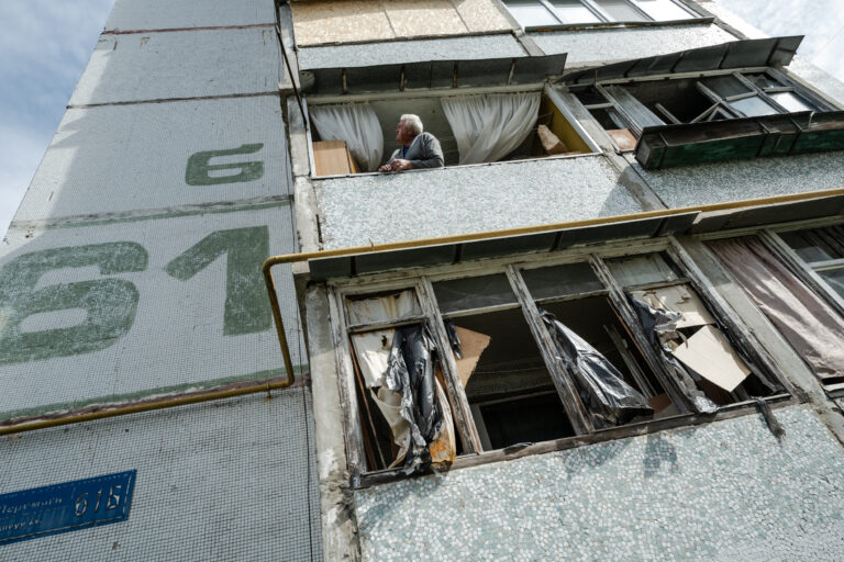 Residential building damaged after Russian missile attack on Kharkiv on April 6 / Photo: Ivan Samoilov for Gwara Media