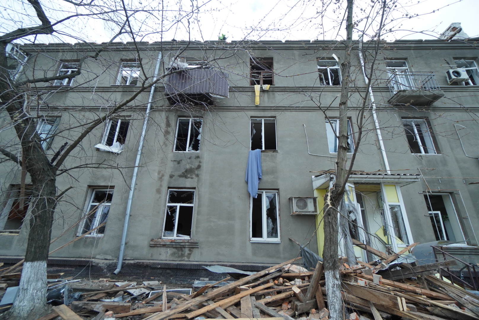 Residential building after Russian drone attack on Kharkiv on April 4 / Photo: Ivan Samoilov for Gwara Media