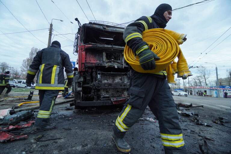 Володимир Зеленський подякував харківським медикам, поліціянтам та рятувальникам за роботу