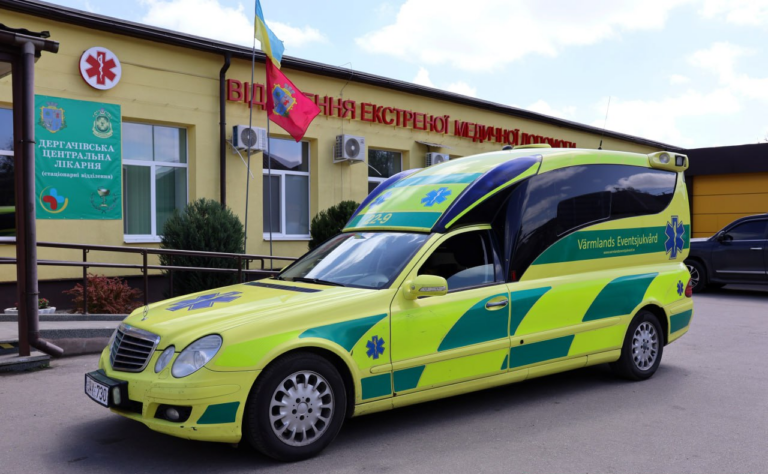 Дергачівська центральна лікарня отримала реанімобіль швидкої допомоги