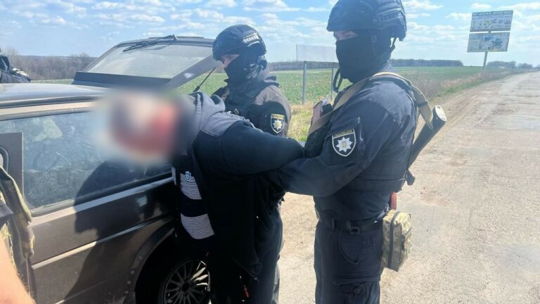 Вивозив військовозобов’язаних чоловіків до РФ: правоохоронці викрили «схему»