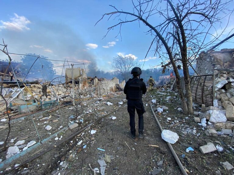 Росіяни вперше вдарили по селу на Харківщині півторатонною бомбою