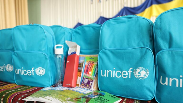 Фейк. До Дня захисту дітей UNICEF дарує подарунки