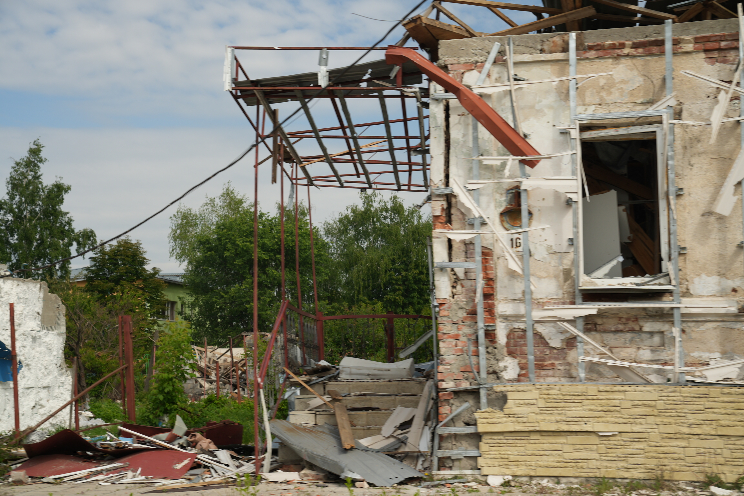 Houses destroyed in Russian bombing of Vovchansk. May 11, 2024 / Photo: Yana Sliemzina for Gwara Media