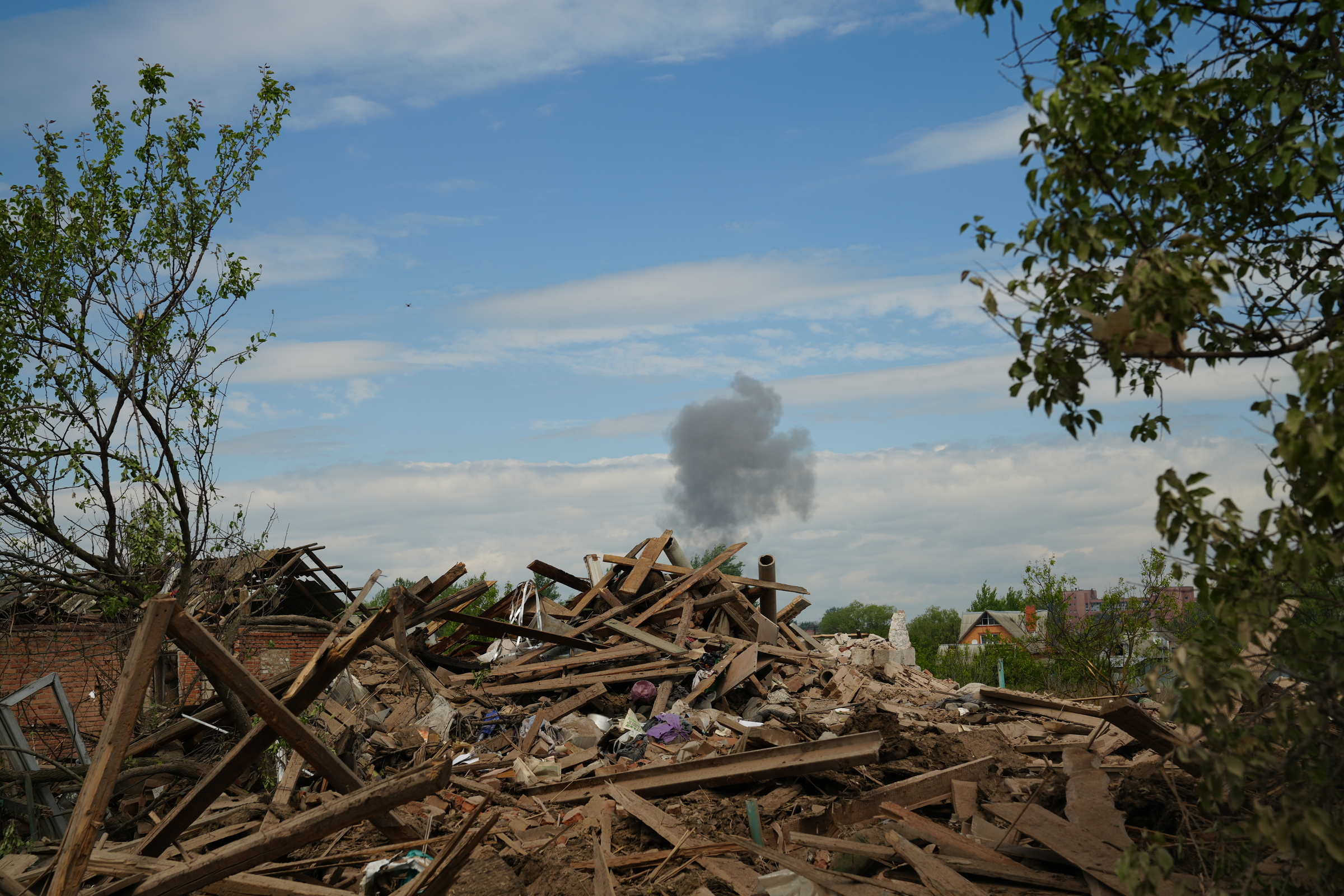 Smoke rising to the sky after the glide bomb's impact in Vovchansk, May 11, 2024 / Photo: Yana Sliemzina for Gwara Media