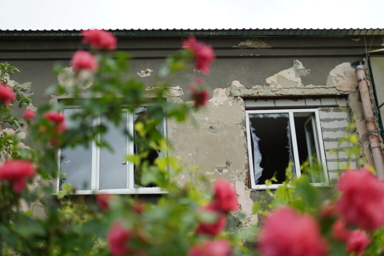 Російські війська обстріляли село на Харківщині: є загиблі та поранені