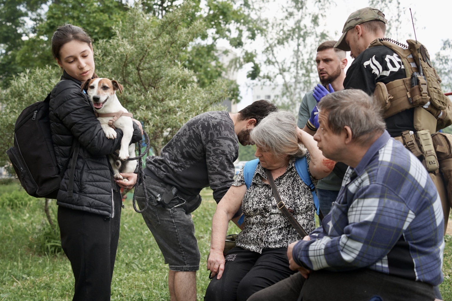 Rescuers provide help to the residents of the building. Kharkiv, May 22, 2024. / Photo: Denys Klymenko for Gwara Media 