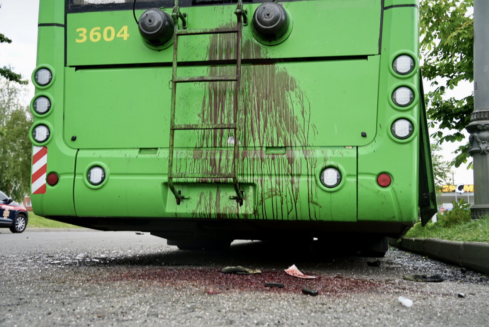 Damaged trolleybus. The driver was inside when the Russian glide bomb hit Kharkiv's Shevchenkivskyi district. May 22, 2024 / Photo: Denys Klymenko for Gwara Media