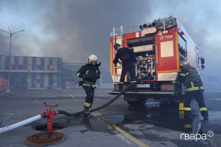 У Харкові рятувальники загасили пожежу в «Епіцентрі»: операція тривала 16 годин
