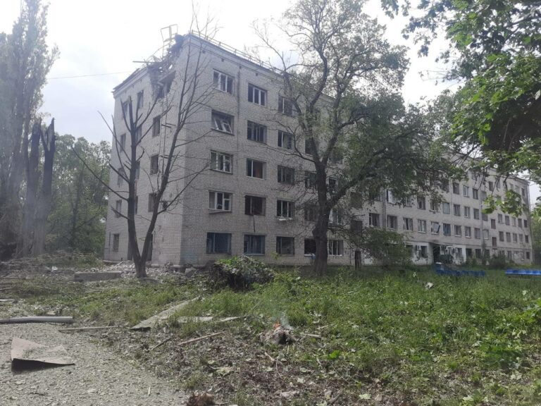 Двоє загиблих та дев’ятеро поранено через російський обстріл Харківщини