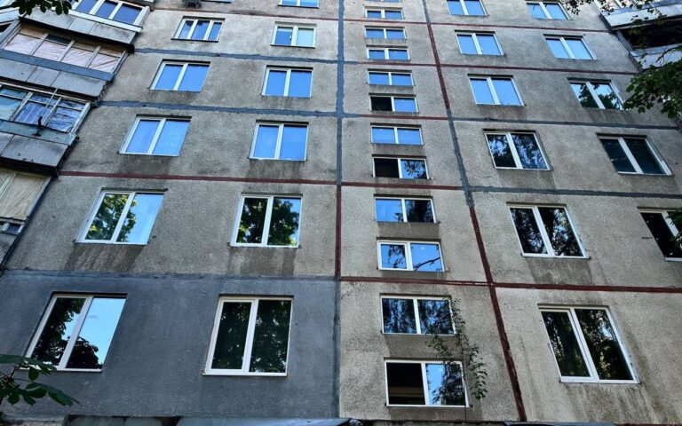 На Північній Салтівці у Харкові відновлюють пошкоджені будинки