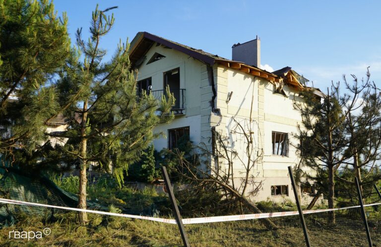 Армія РФ обстріляла КАБом приватні будинки у Харкові — фото