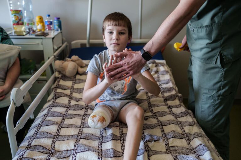 Пораненому хлопчику з Харківщини поставили протез
