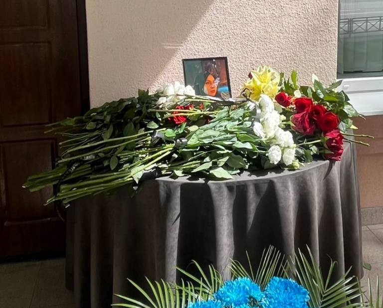 У харківській гімназії встановили меморіальну дошку загиблій захисниці