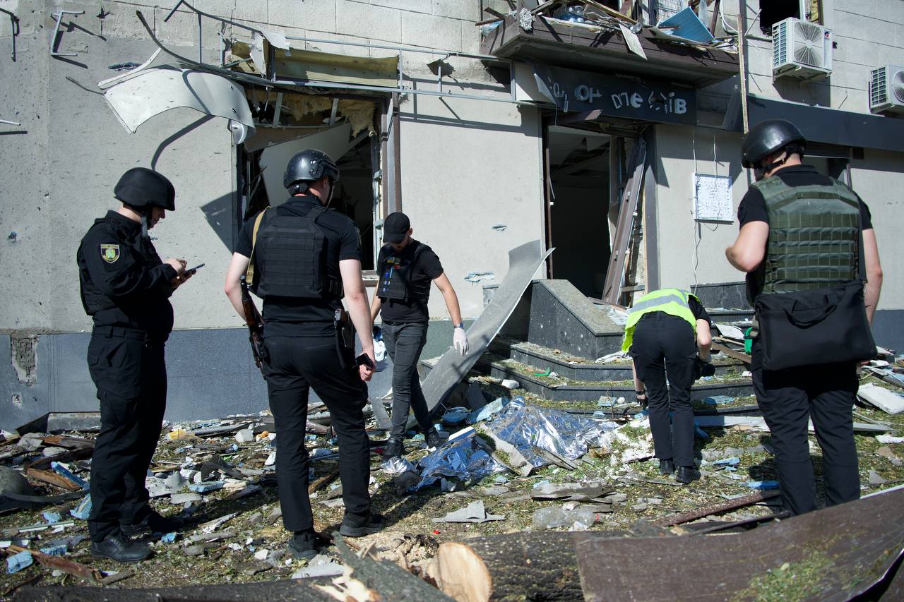 Building damaged by a Russian glide bomb attack on the center of Kharkiv on June 22, 2024 / Photo: Ivan Samoilov for Gwara Media