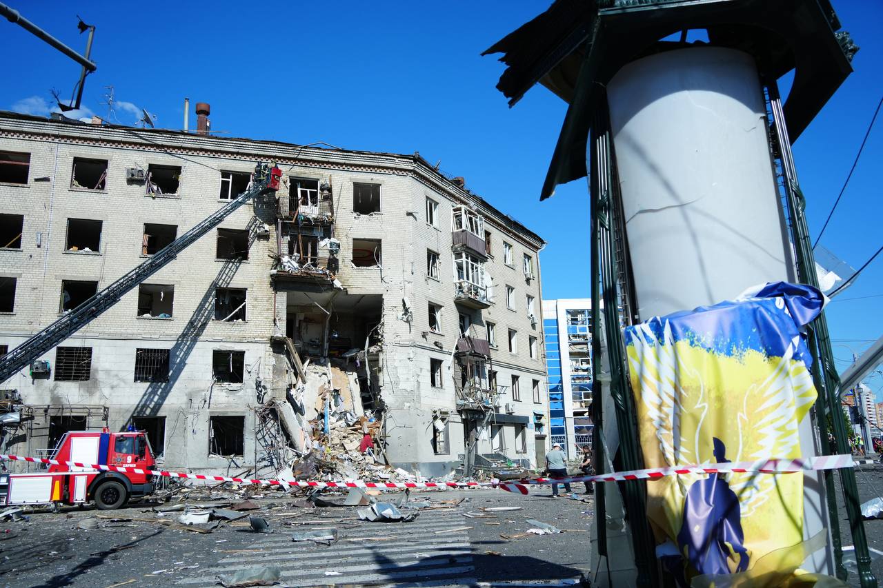 Building damaged by a Russian glide bomb attack on the center of Kharkiv on June 22, 2024 / Photo: Ivan Samoilov for Gwara Media