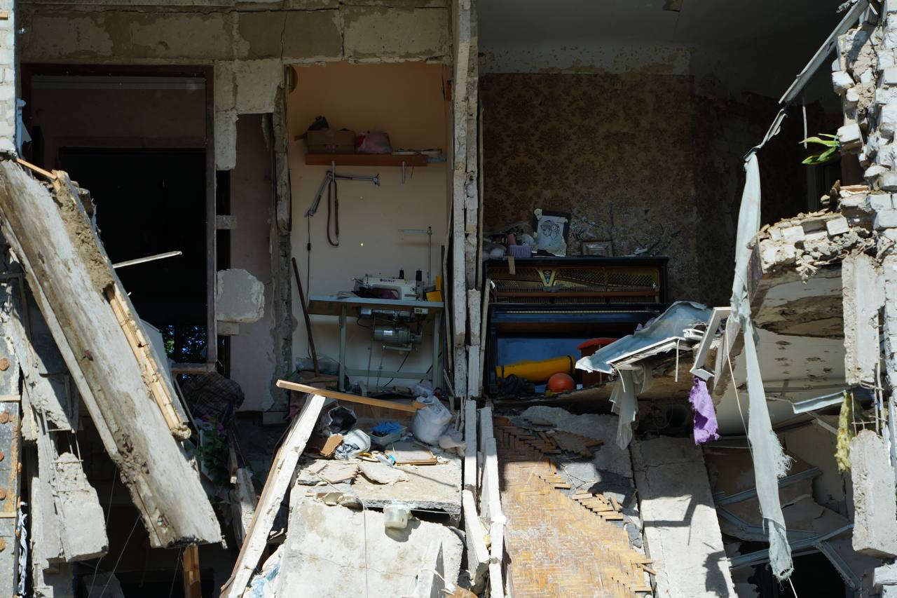 Building damaged by a Russian glide bomb attack on the center of Kharkiv on June 22, 2024 / Photo: Ivan Samoilov for Gwara Media