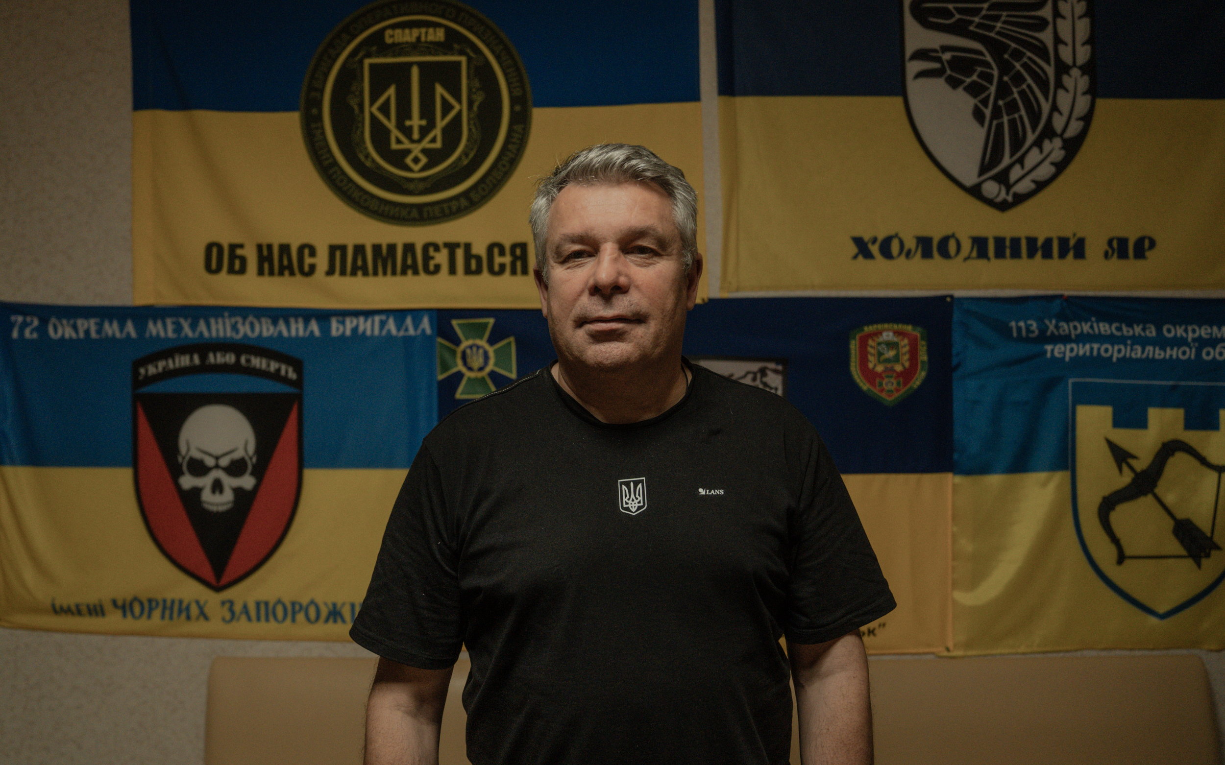 Начальник Золочівської селищної військової адміністрації Віктор Коваленко у своєму кабінеті