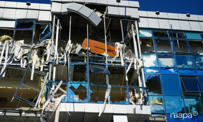Унаслідок обстрілу офісу з протимінної діяльності в Харкові постраждали техніка та транспортні засоби