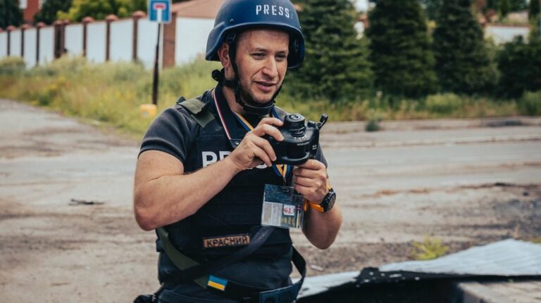 На Донеччині харківський фотограф потрапив під артобстріл