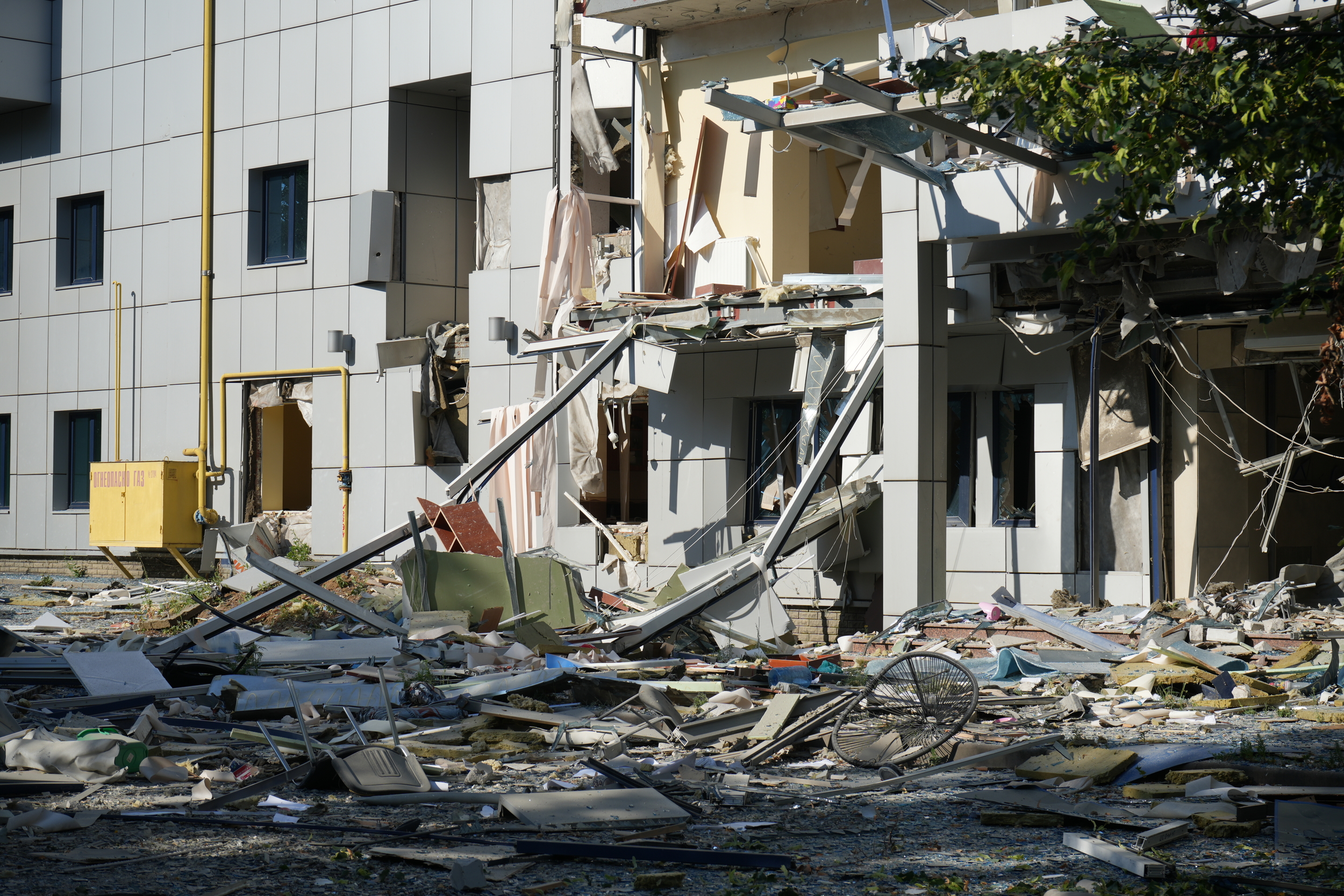 Kharkiv FSD office, severely damaged by Russian missile strike on the morning of July 24, 2024 / Photo: Vika Mankovska, Gwara Media