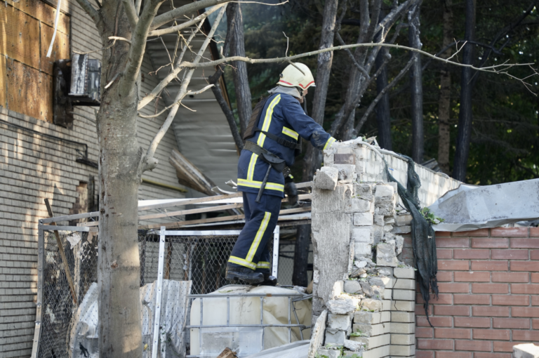 In photos: Russians drop glide bomb on volunteer’s house in Kharkiv, injure 3 