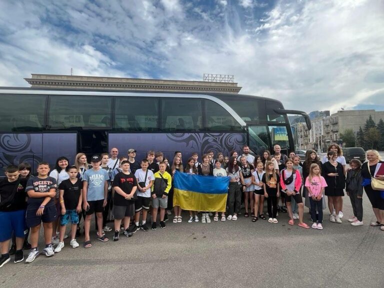 Діти харківських комунальників вирушили на відпочинок до Франції 