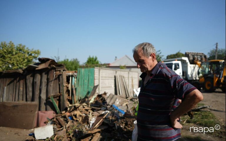 «Згоріло все»: наслідки обстрілу Слобідського району Харкова — фоторепортаж