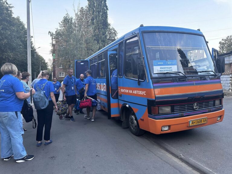 На Харківщині волонтери евакуювали із Заоскілля 40 людей