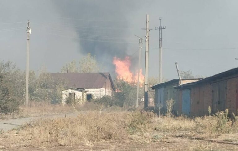 Росіяни вранці з танку обстріляли село на Харківщині: є поранений