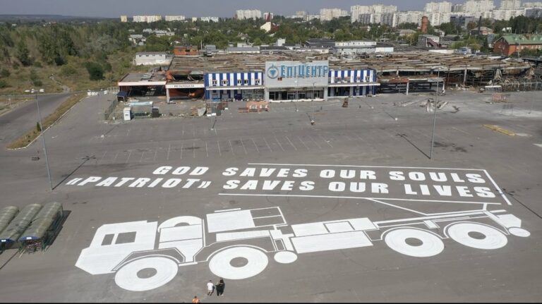 Debunking manipulation. Mural with Patriot air defence system in Kharkiv doesn’t say “Give” 