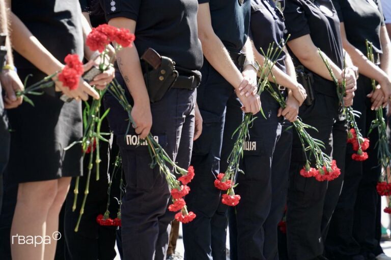 У Харкові відкрили меморіальну дошку загиблим рятувальникам — фоторепортаж