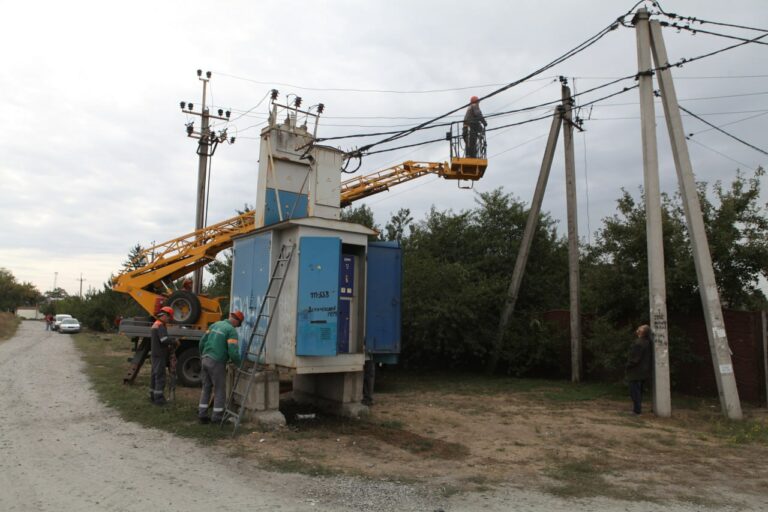 У Дергачах відновили світло після російського обстрілу