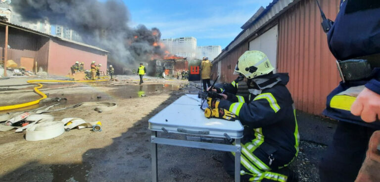 Росіяни атакували рятувальників під час гасіння пожежі в Куп’янську