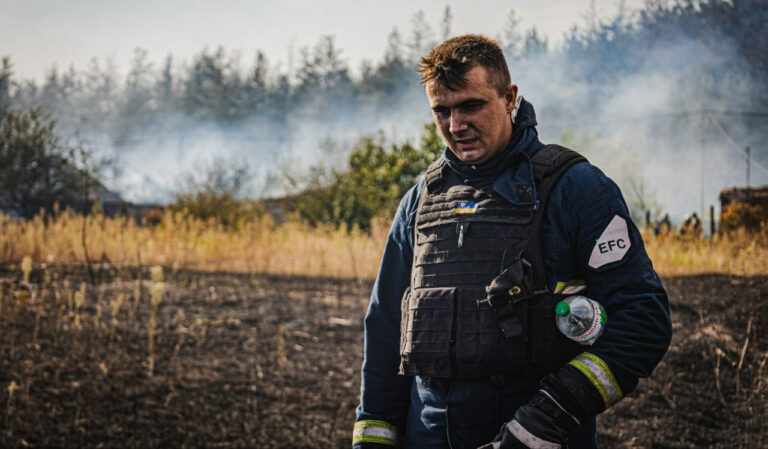 На Харківщині рятувальники понад добу ліквідовували пожежу в Черкаських Тишках